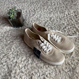 CHAPS ~ NWT Cushion Soft Tenis Shoes  Size 9.5